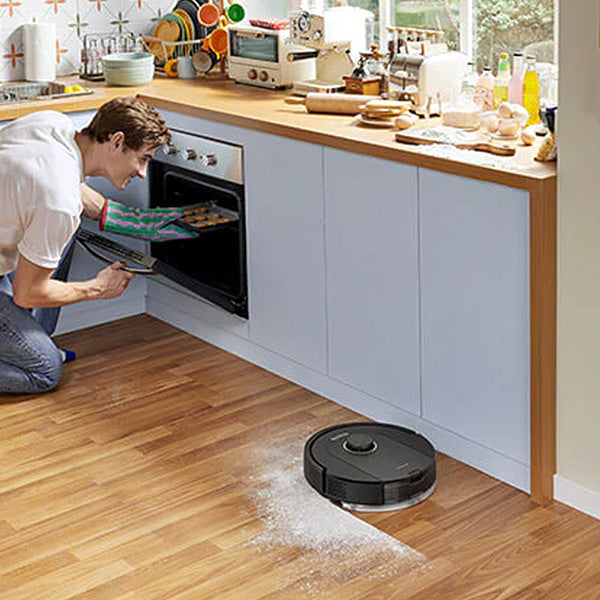 Load image into Gallery viewer, Roborock Q5 Pro EU Black Robot Vacuum with 2700Pa Power Suction
